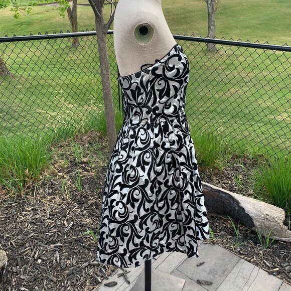 Vintage 90s LA Glo Silver Metallic Black Velvet Strapless Fit and Flare Dress - Picture 7 of 16